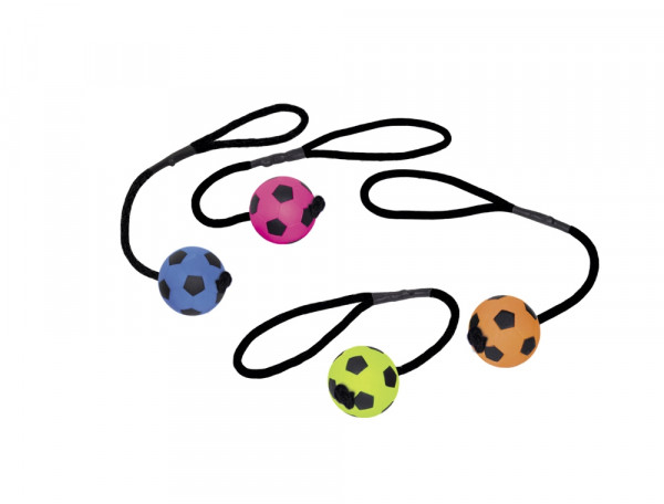 Zabawka dla psa Nobby Foam Rubber Soccer Ball with rope Ø 6,3cm mała 50cm- pływająca piłka z pianki gumowej z liną - Nobby zdjęcie 1